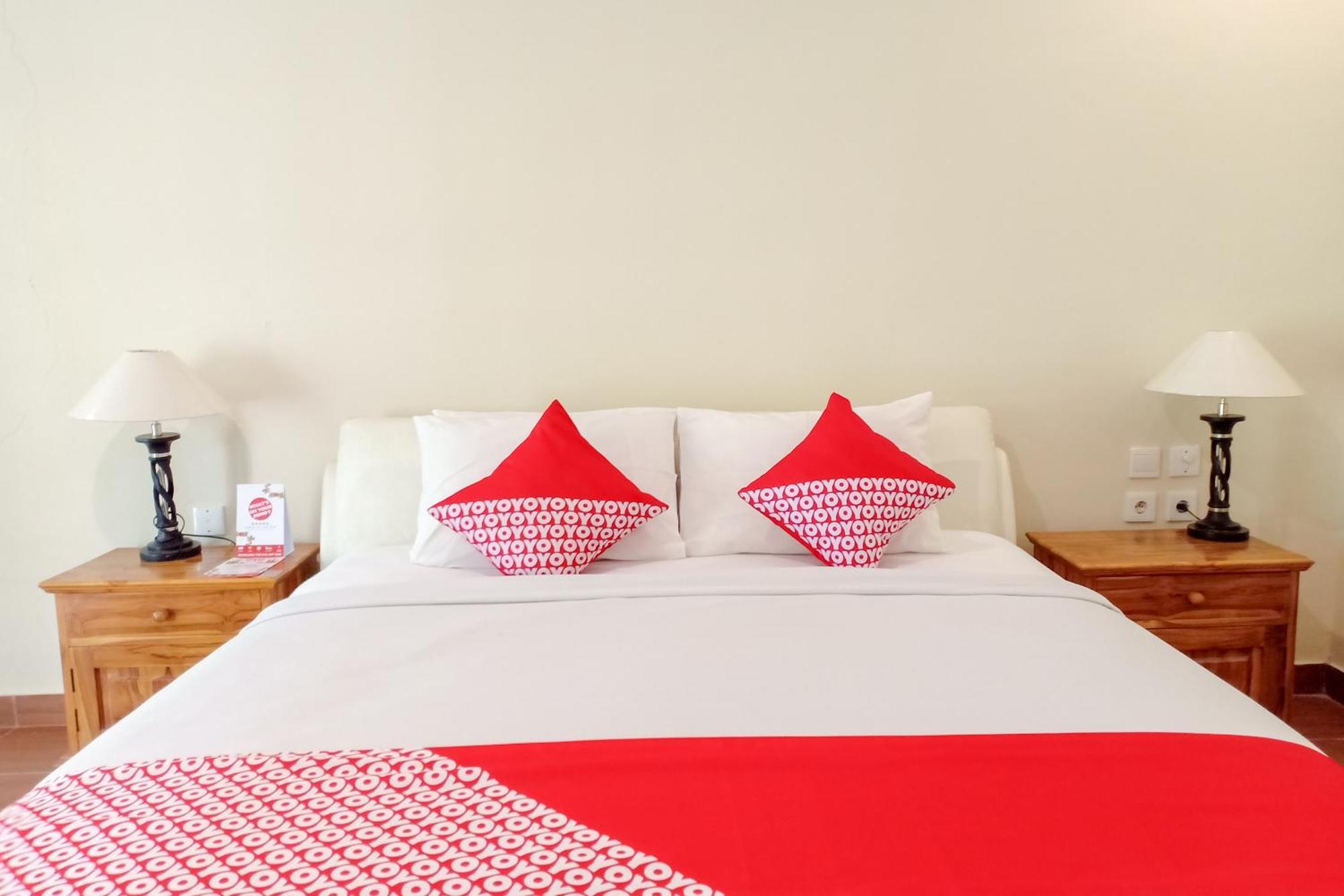 Oyo 1508 Mascot Beach Hotel Mangsit Exterior foto